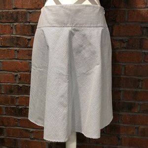 Ann Taylor seersucker A-line skirt. Size 6.